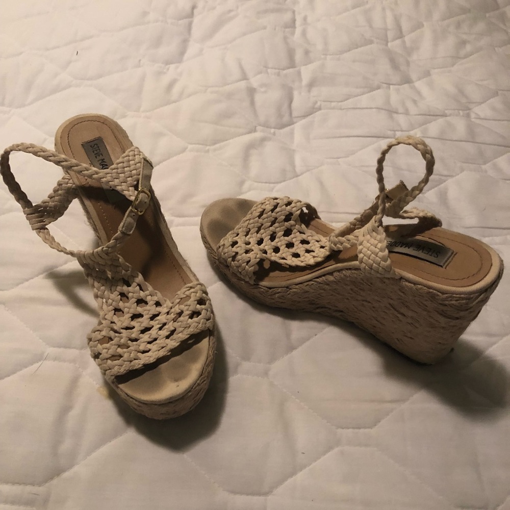 Steve Madden crochet wedges